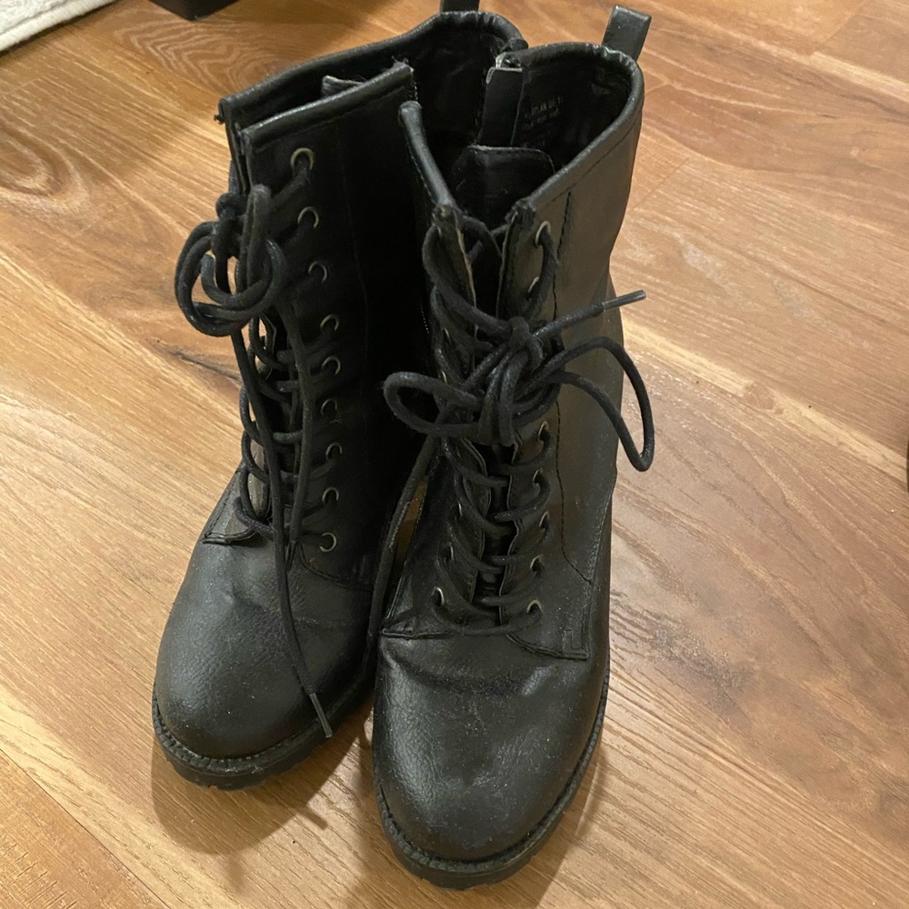 Ziginy Black Leather Lace Up Boots Sz 10 womens combat boots